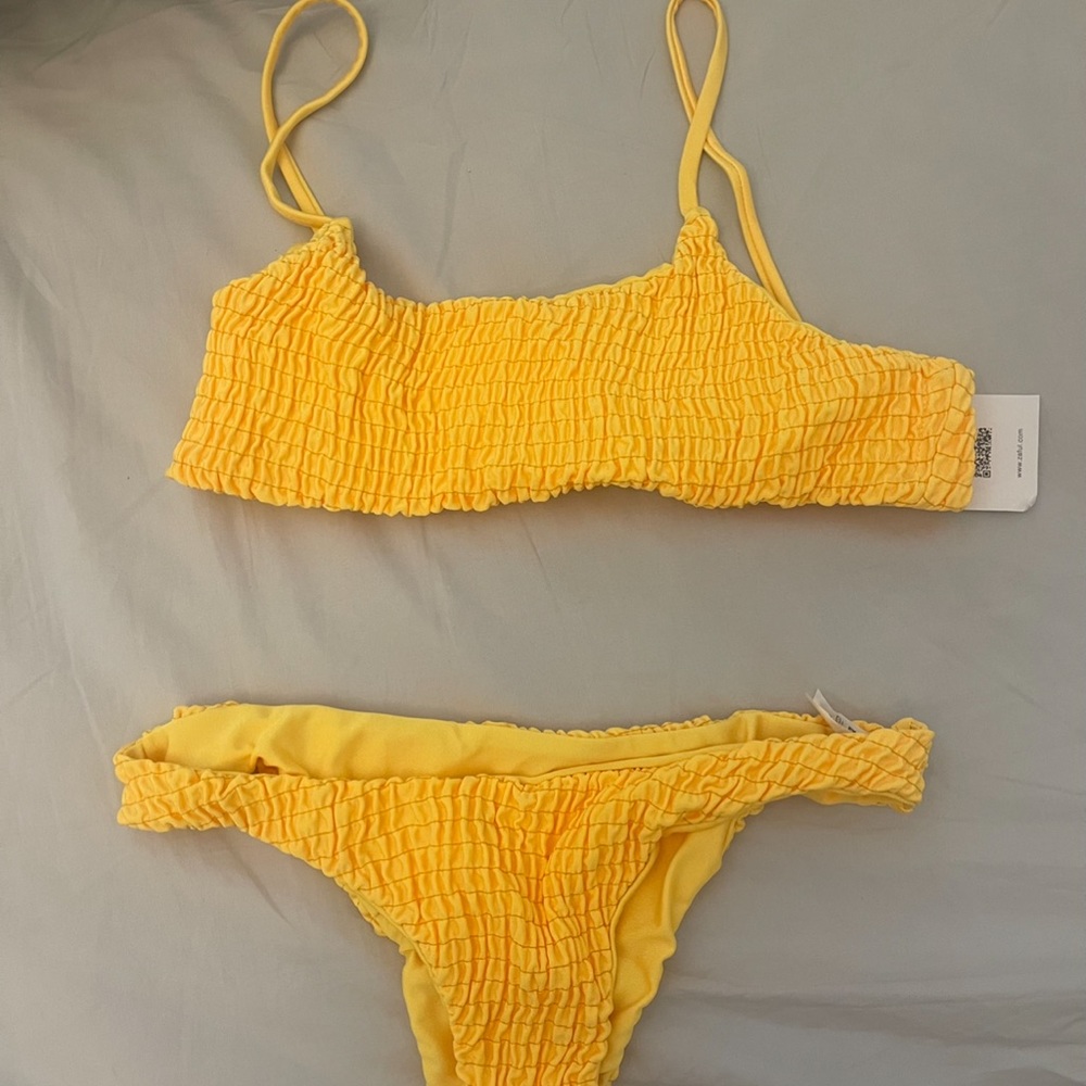 New with tags yellow bikini set smocked material